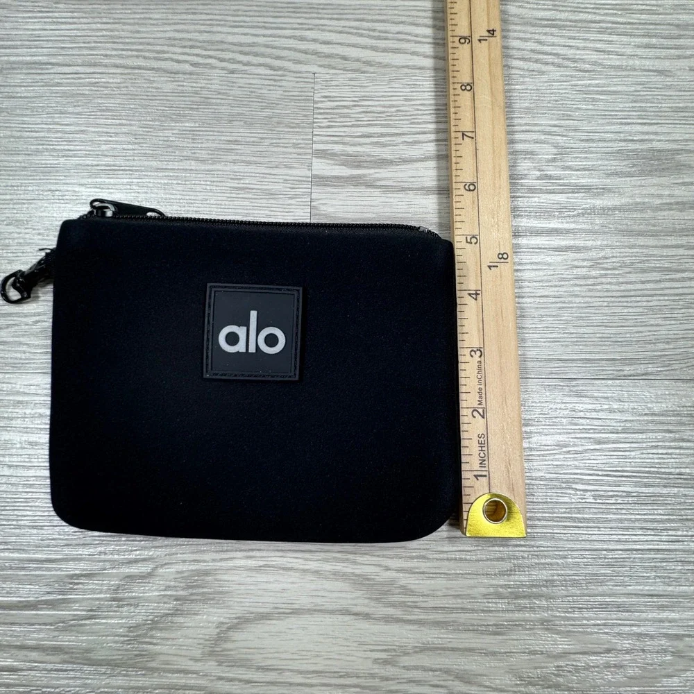 Alo Yoga Women's Pouch Neoprene Zip Wallet Cosmetic Bag Black LIKE NEW